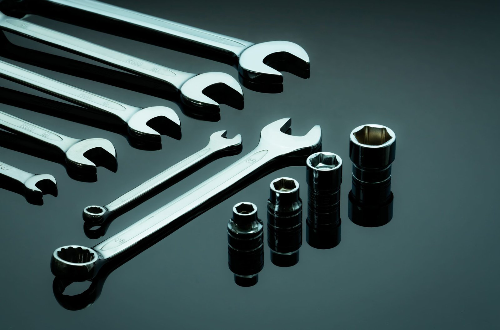 vecteezy-set-of-chrome-wrenches-or-spanners-and-hexagon-socket-on-7771554